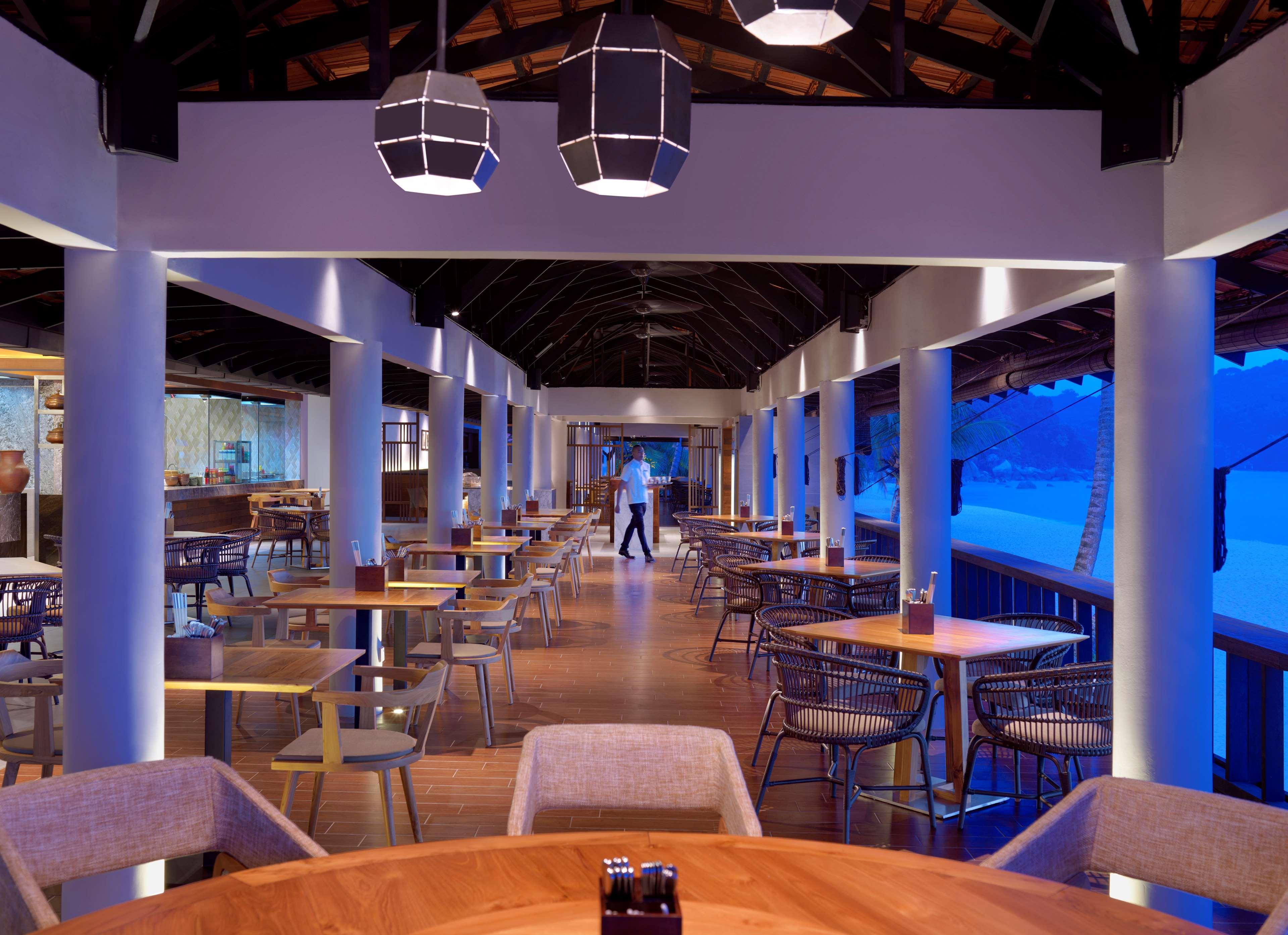 Hyatt Regency Kuantan Resort Eksteriør bilde The restaurant at the aquarium