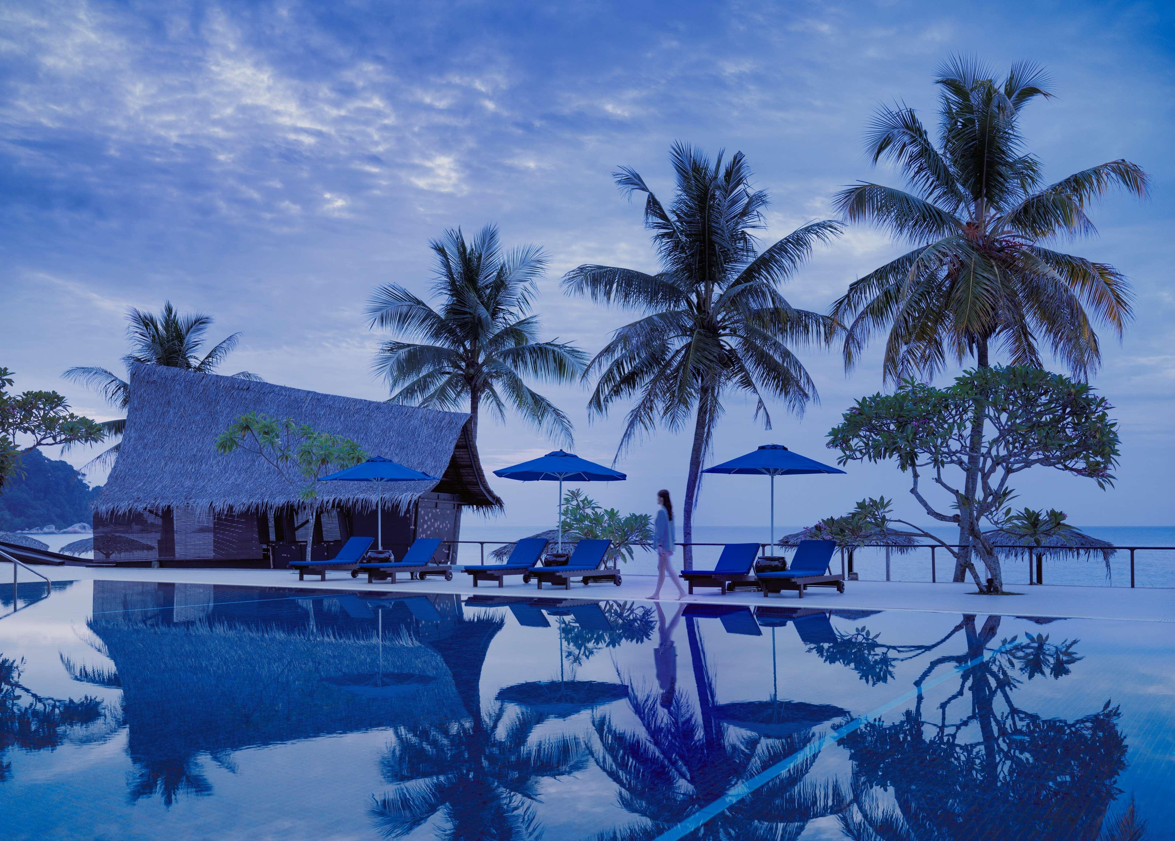 Hyatt Regency Kuantan Resort Eksteriør bilde The resort's infinity pool