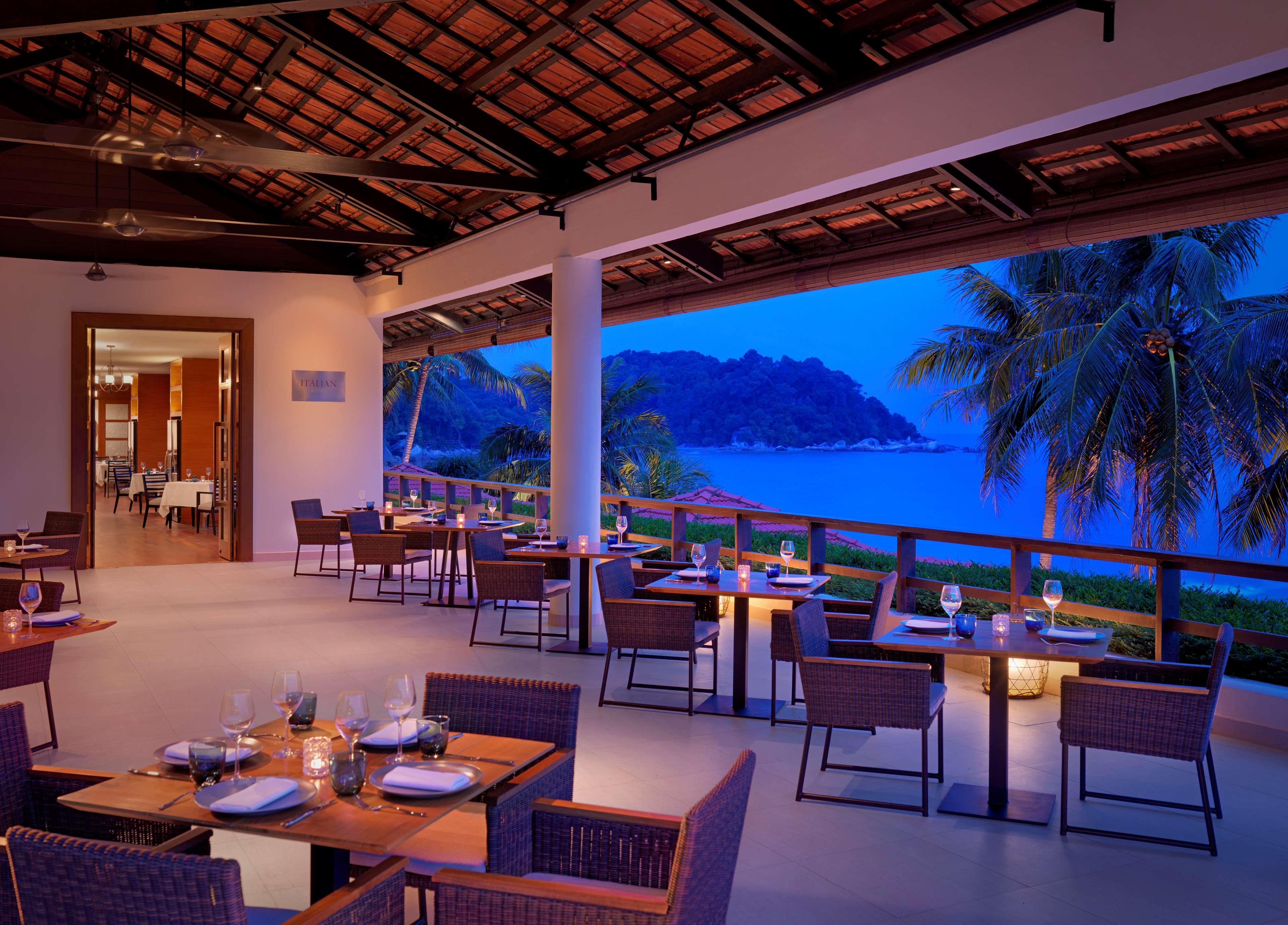 Hyatt Regency Kuantan Resort Eksteriør bilde The Deck