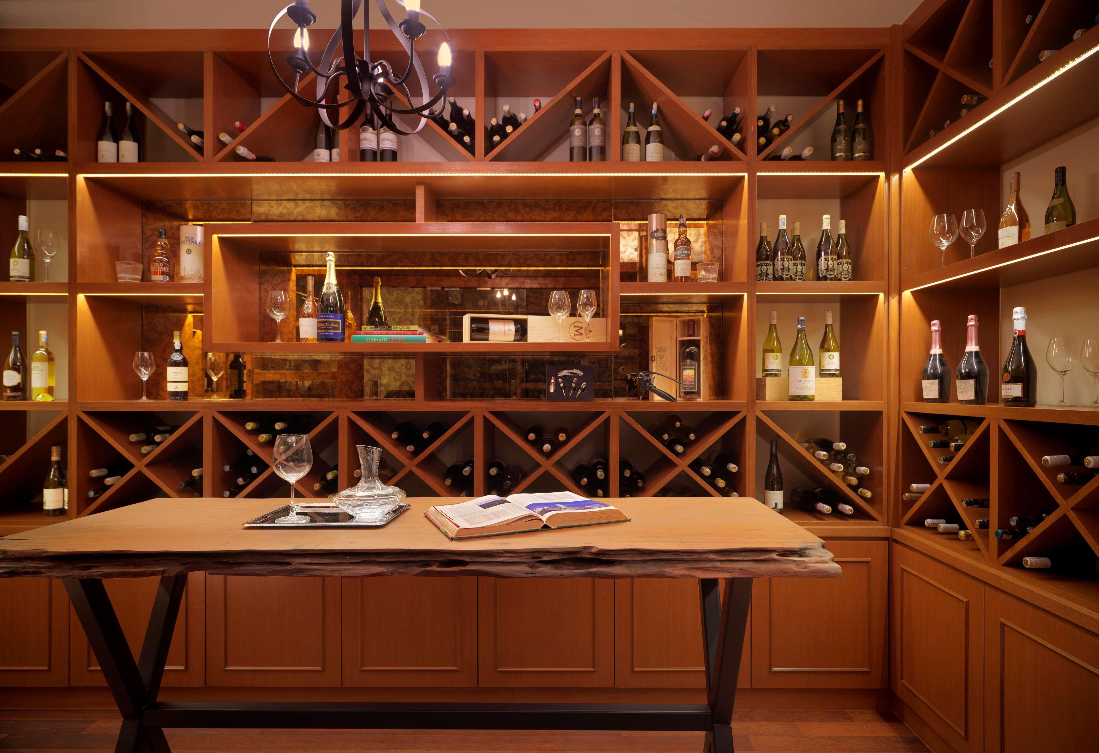 Hyatt Regency Kuantan Resort Eksteriør bilde Wine cellar
