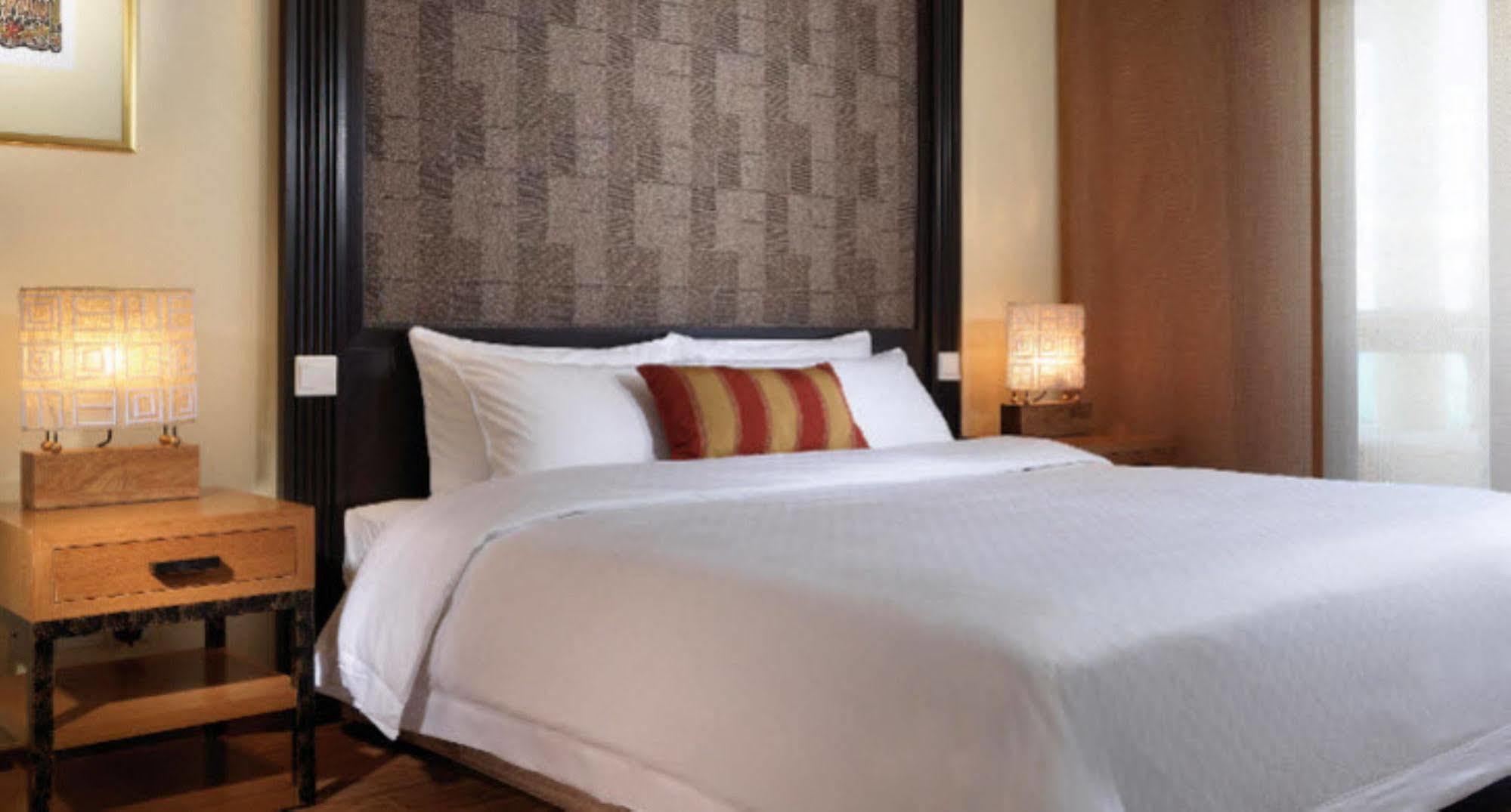 Hyatt Regency Kuantan Resort Eksteriør bilde A bed with a headboard