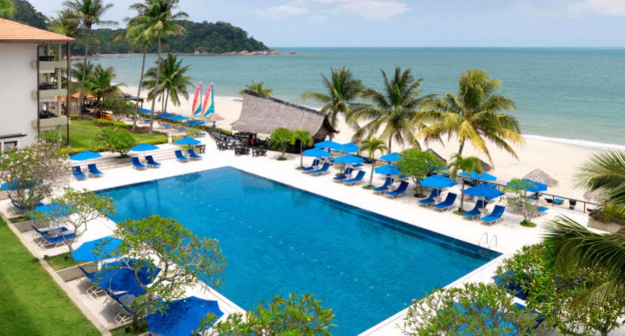 Hyatt Regency Kuantan Resort Eksteriør bilde The swimming pool at the resort